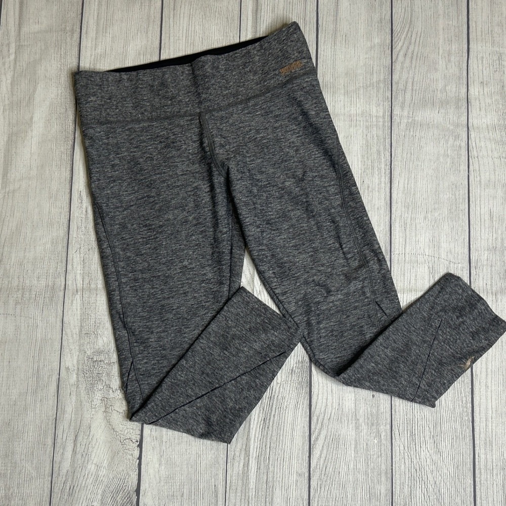 PINK Victoria Secret Ultimate Cropped Capri Leggings Small GUC‎